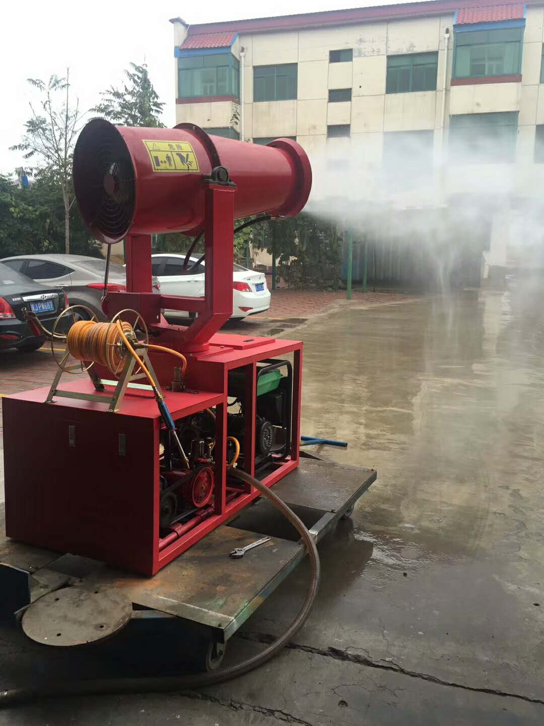 下雨天的红雾炮