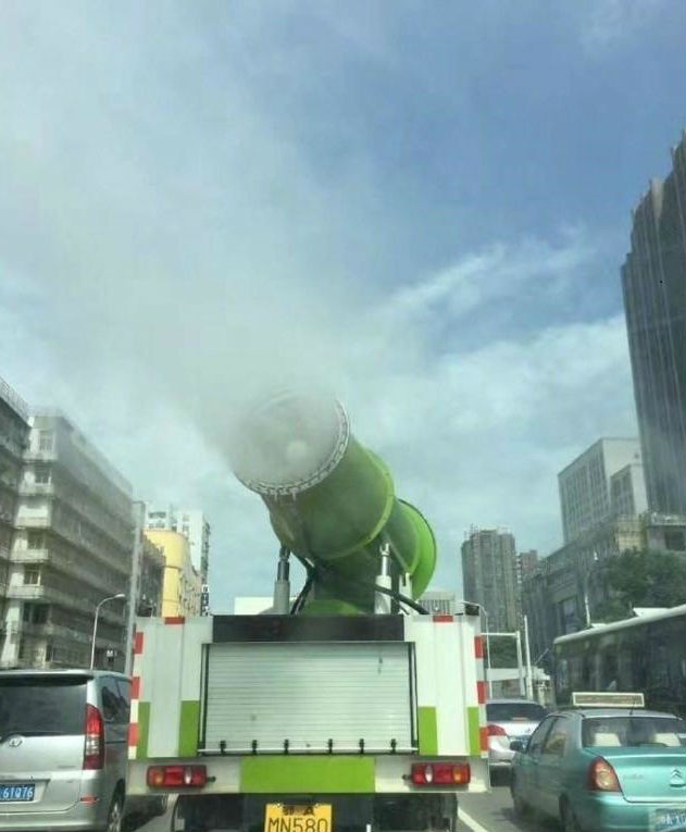 大型除尘喷雾机的特点