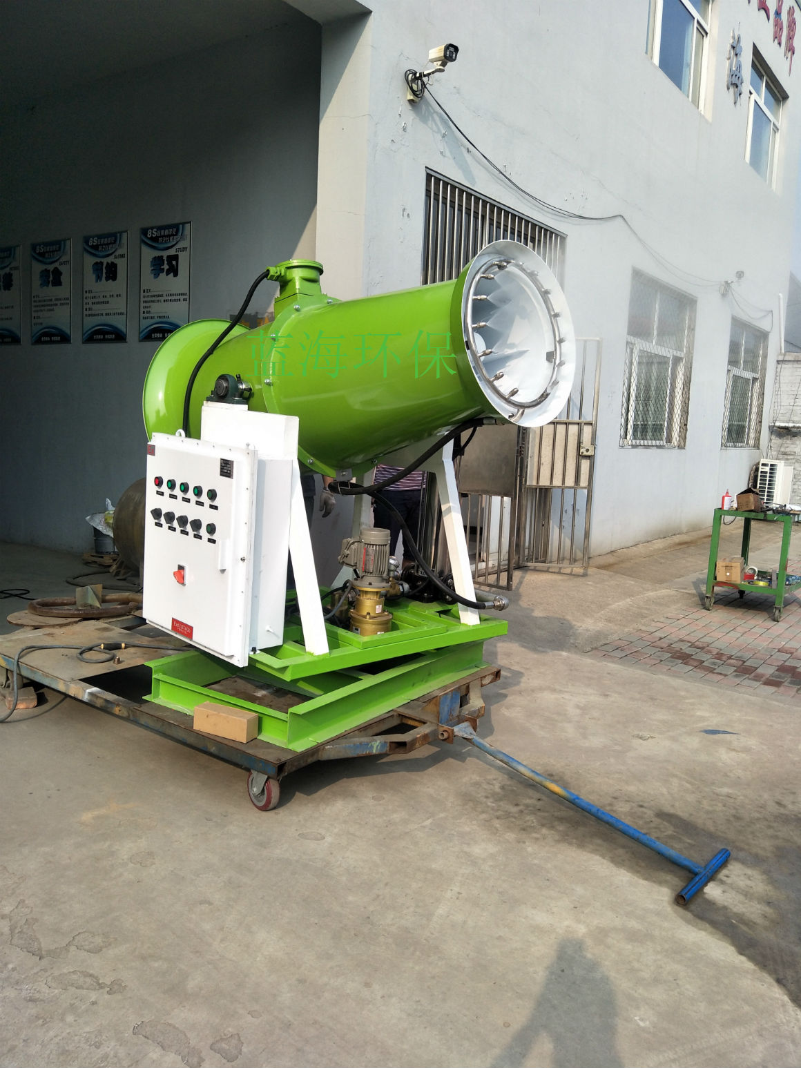 除尘喷雾机亮相2017三届城乡环境卫生新技术新设备新工艺博览会