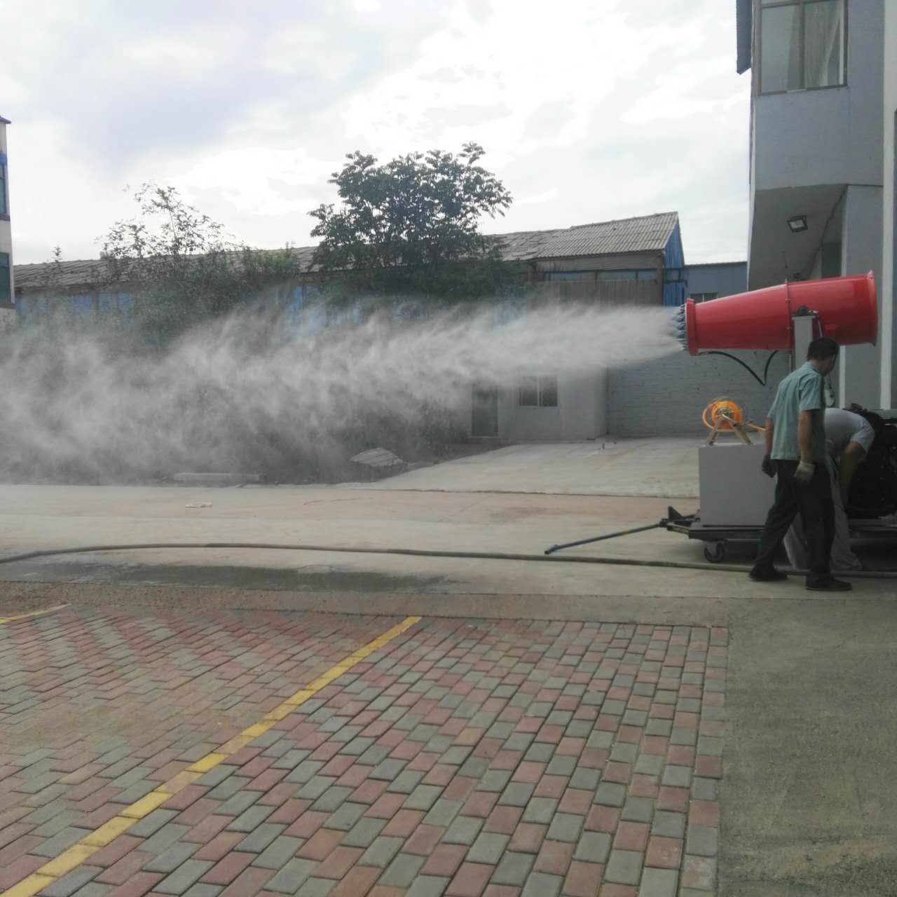 雾炮机是如何喷水?