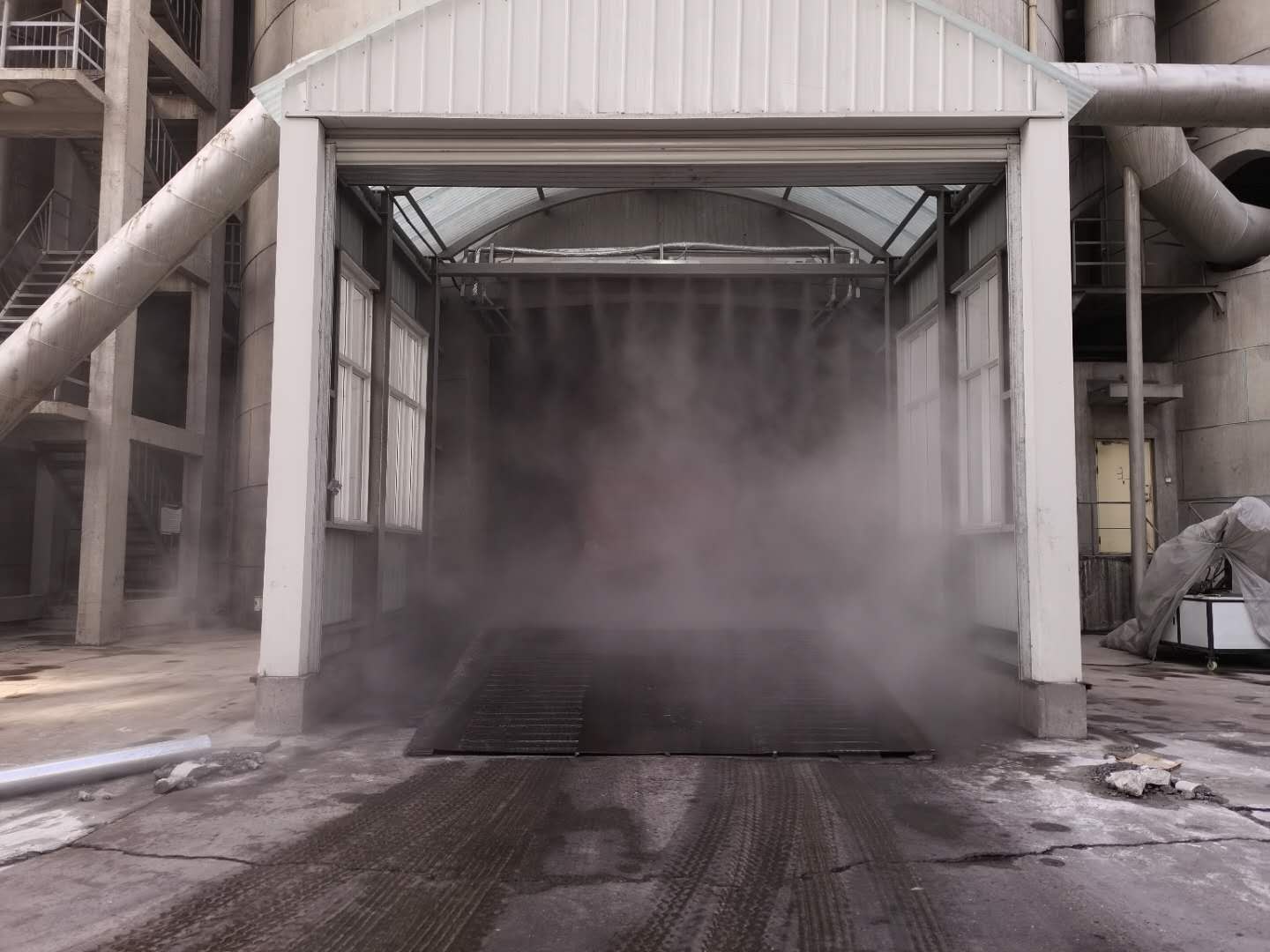 高压微雾是怎样降尘的?