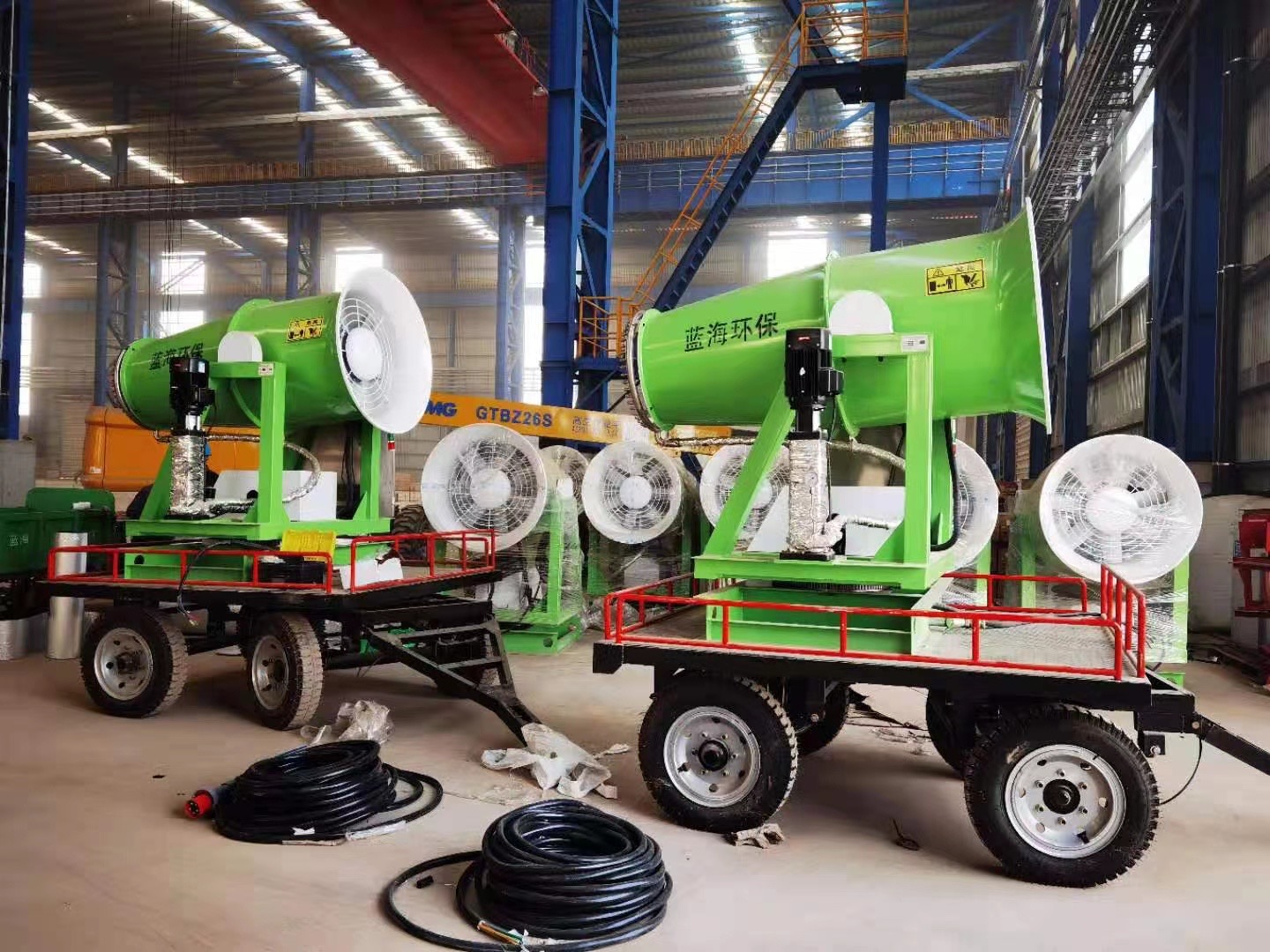 河钢石钢新基地炼铁废钢堆场的60米移动雾炮有何作用?