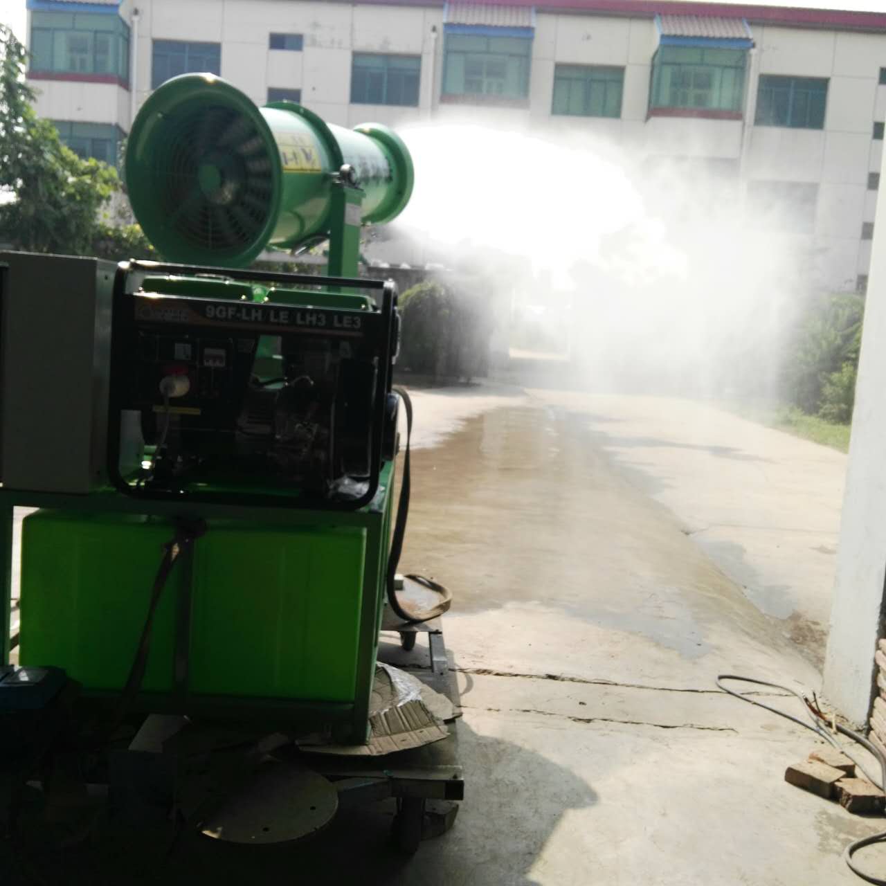 高射程喷雾机的工作及原理