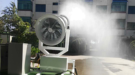 雾炮机是怎样降温除尘的?