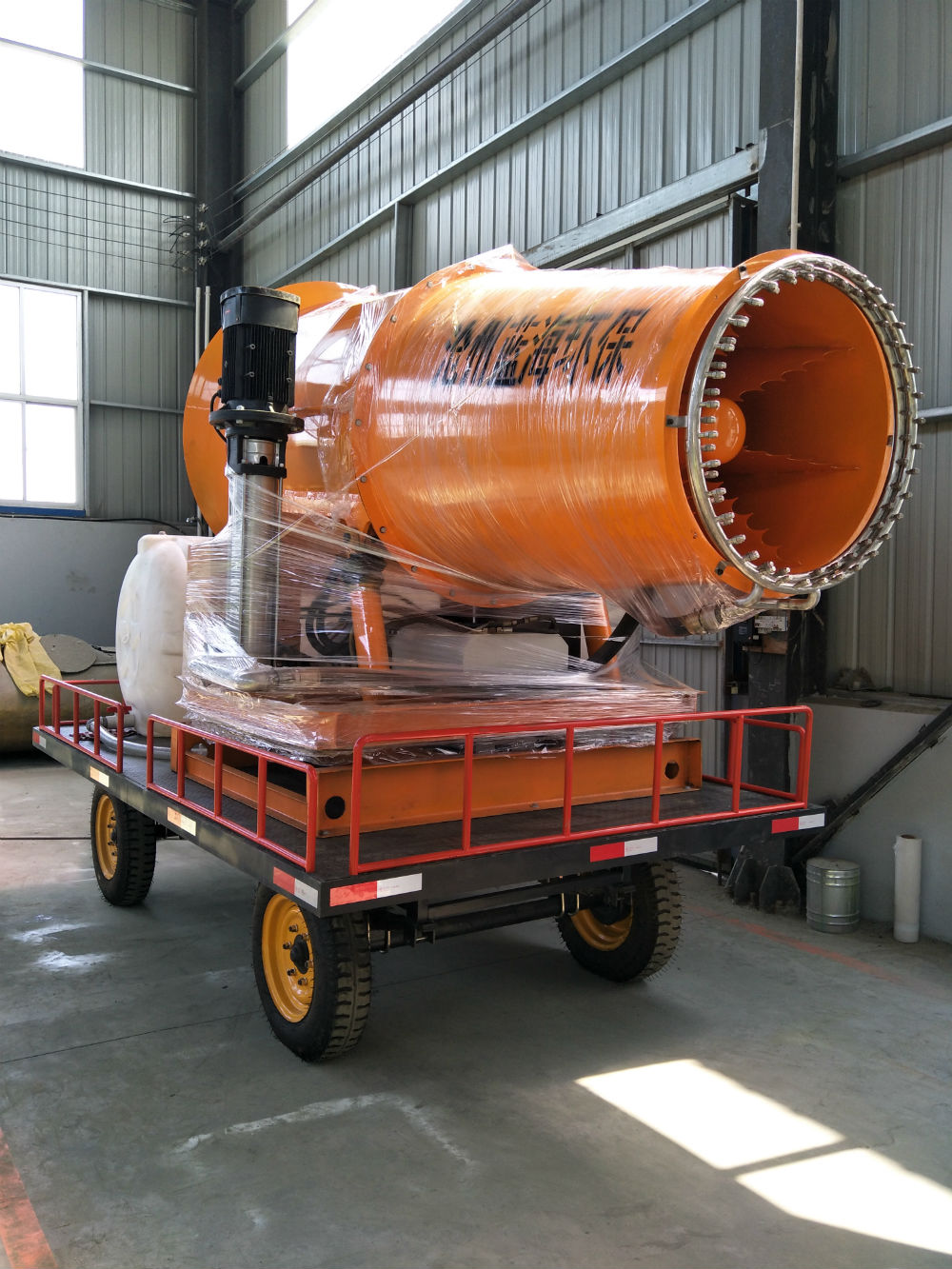 拖车式LHW-100除尘喷雾机到达哈密市